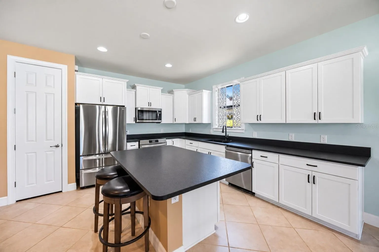 2600 SHERMAN OAK DR