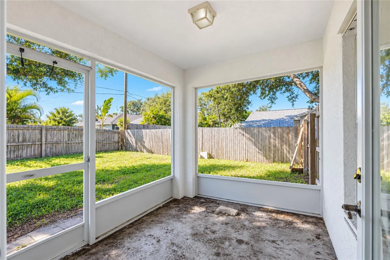 861 POINCIANA RD