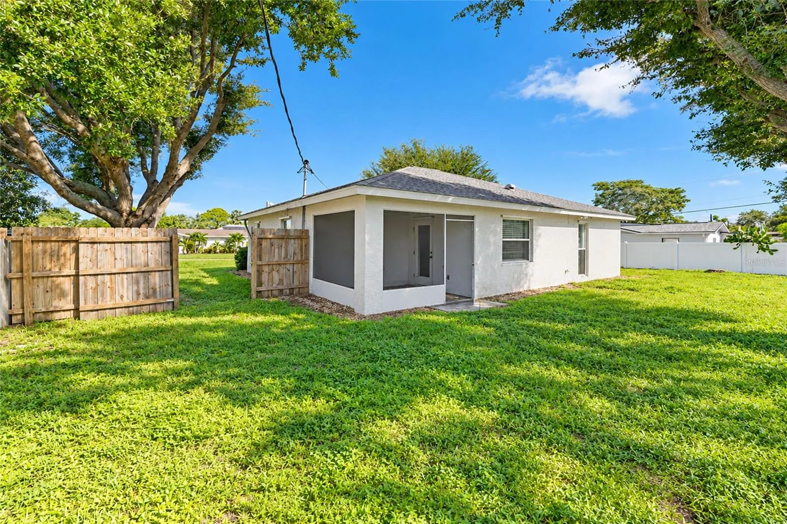 861 POINCIANA RD
