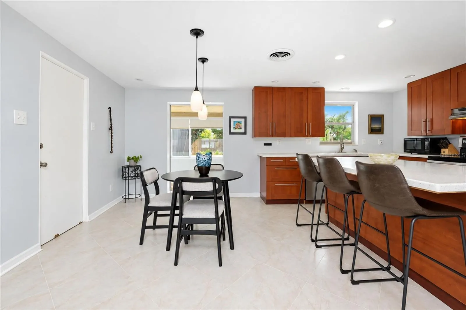 1545 BARBARA PL