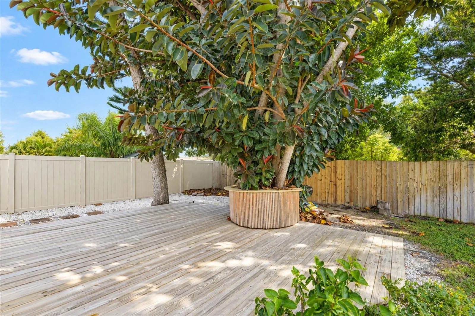1545 BARBARA PL