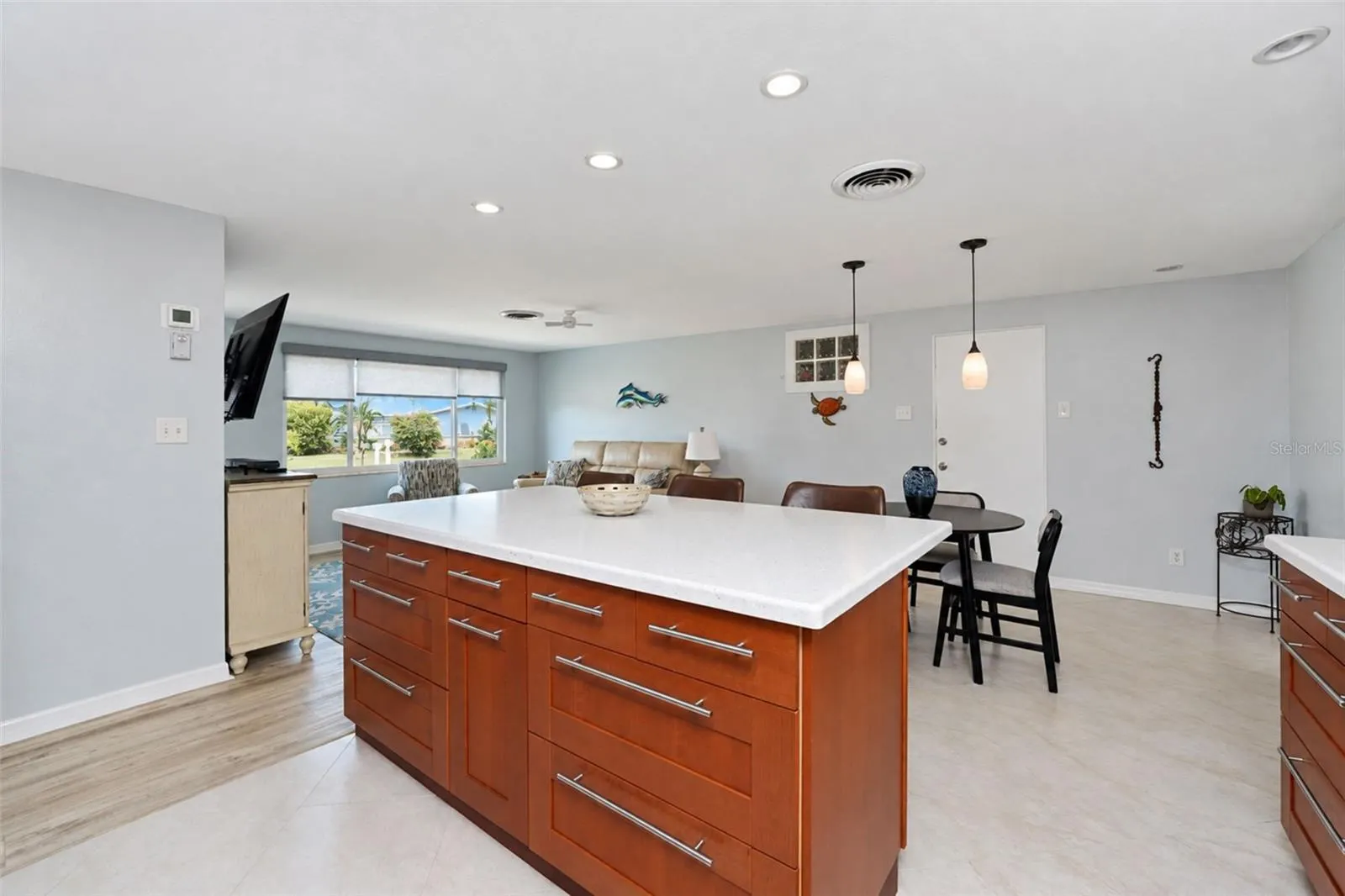 1545 BARBARA PL