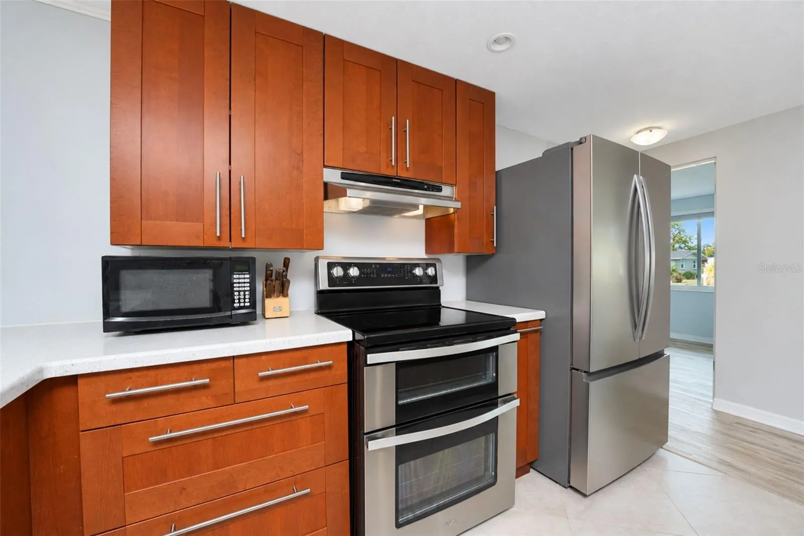 1545 BARBARA PL