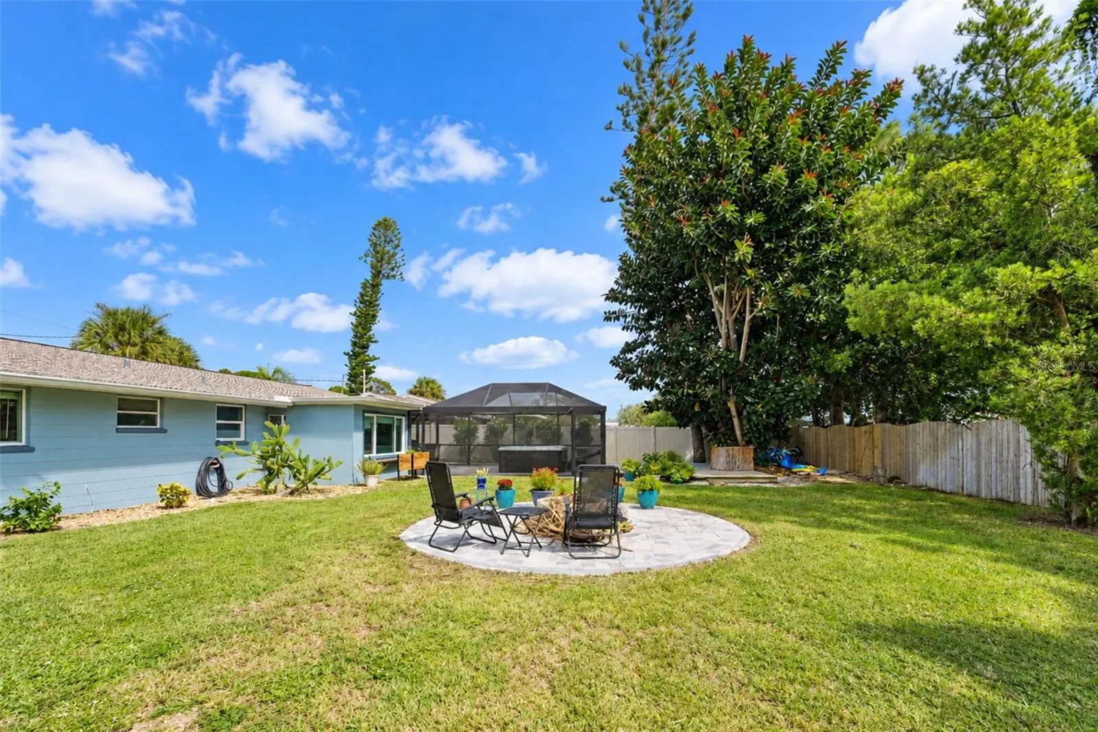 1545 BARBARA PL