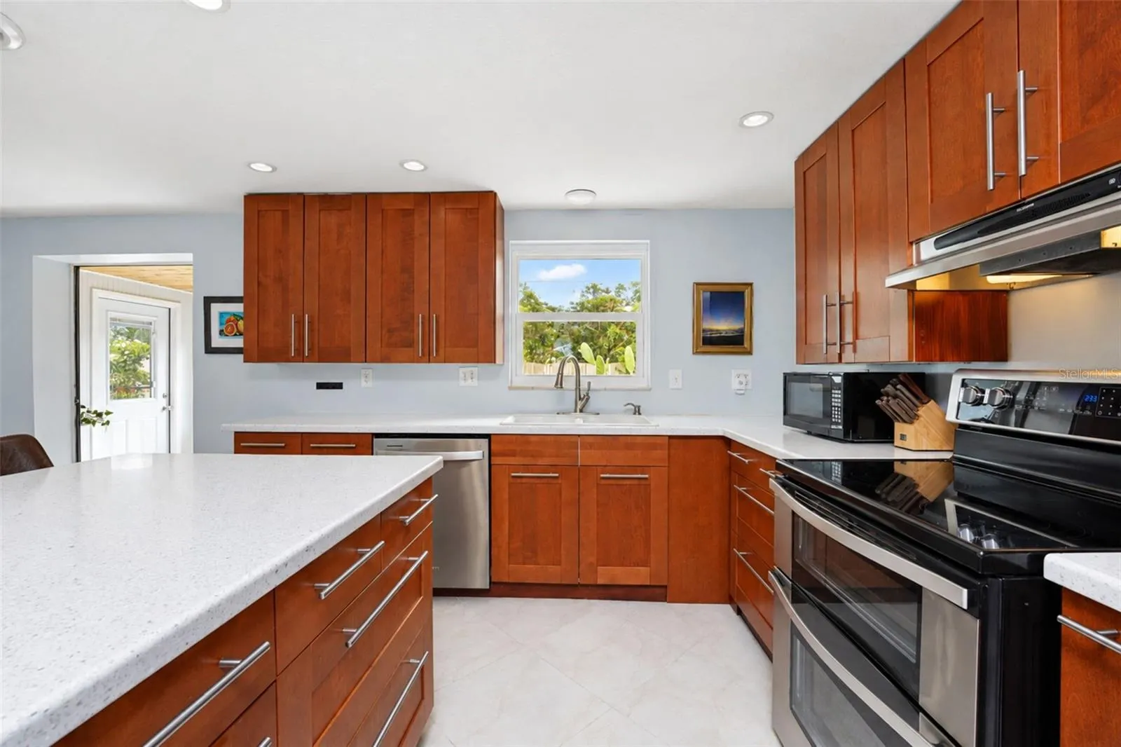 1545 BARBARA PL