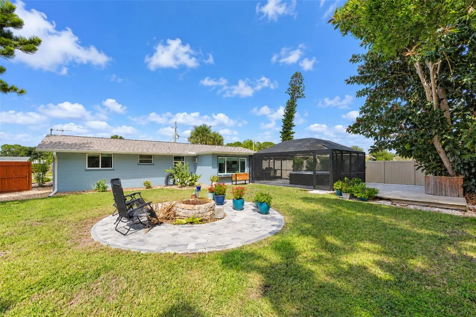 1545 BARBARA PL