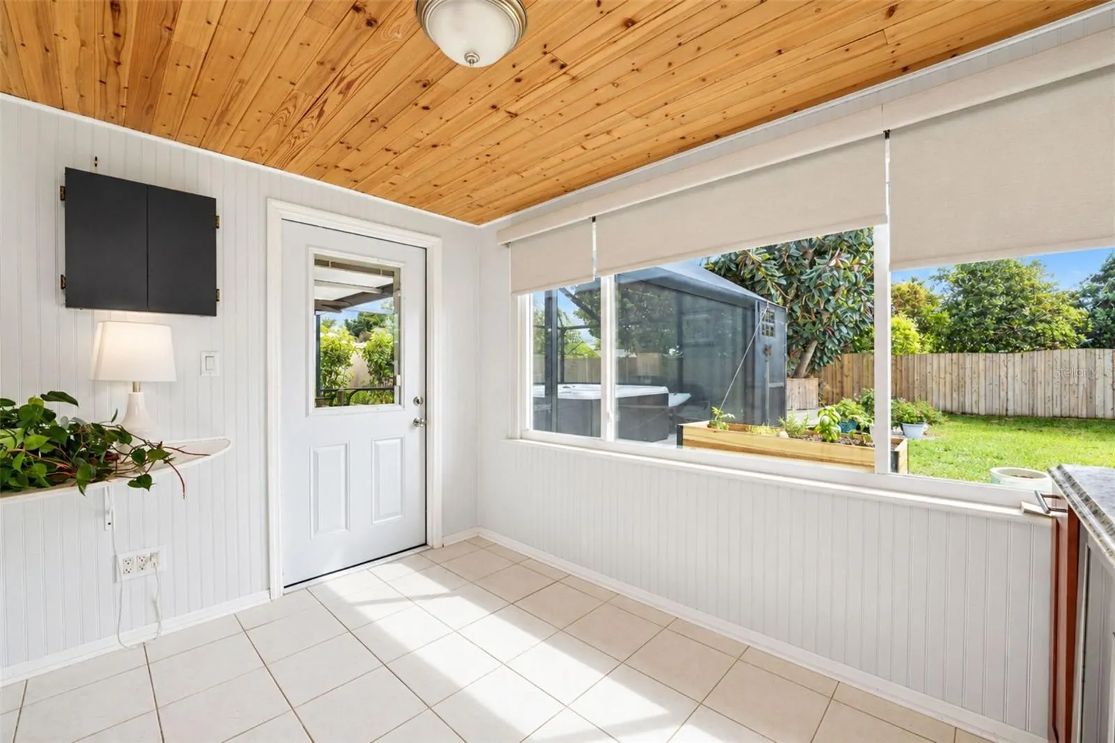 1545 BARBARA PL