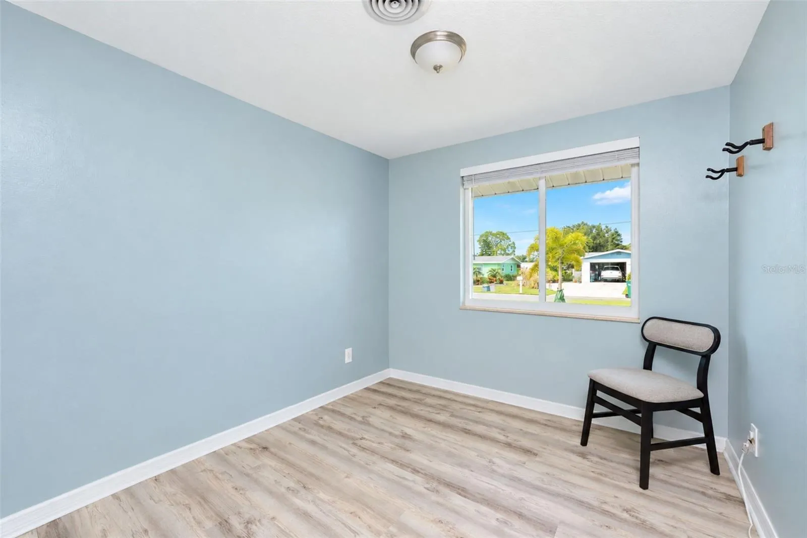 1545 BARBARA PL