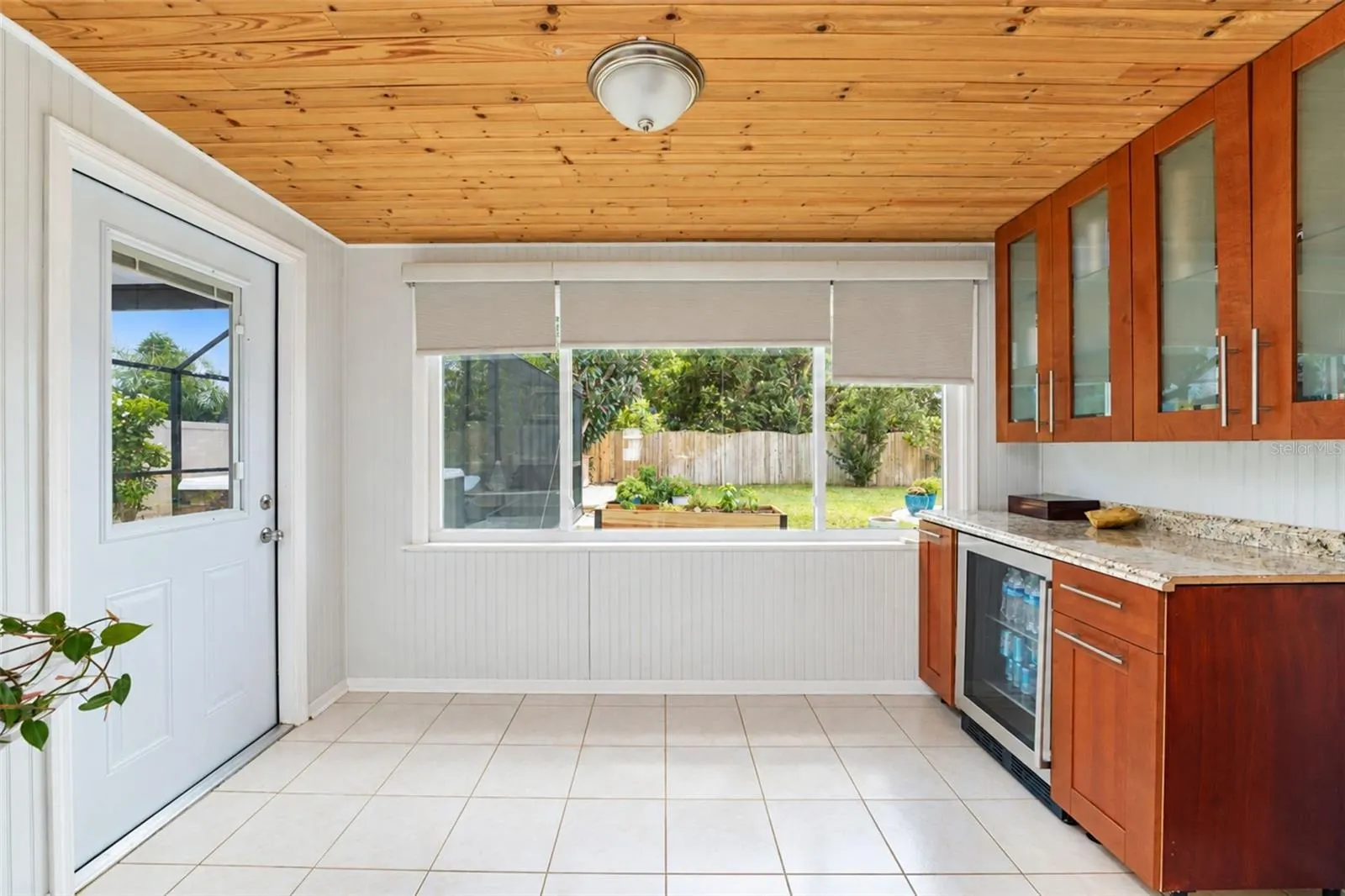 1545 BARBARA PL