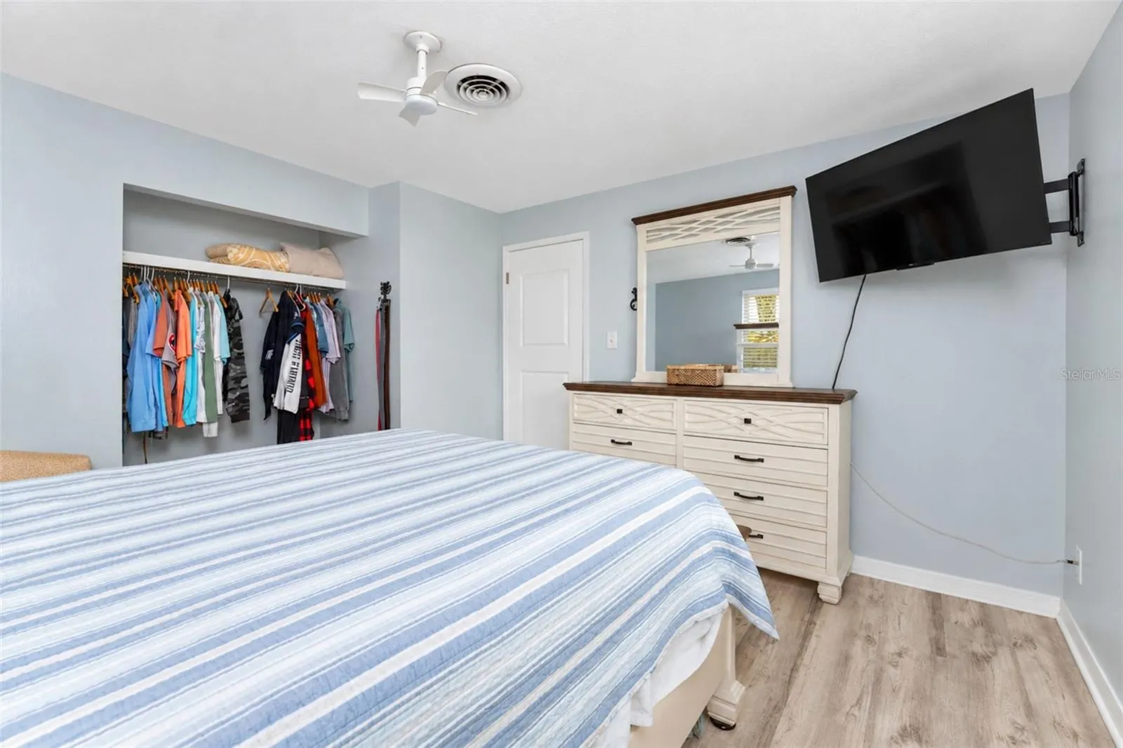 1545 BARBARA PL