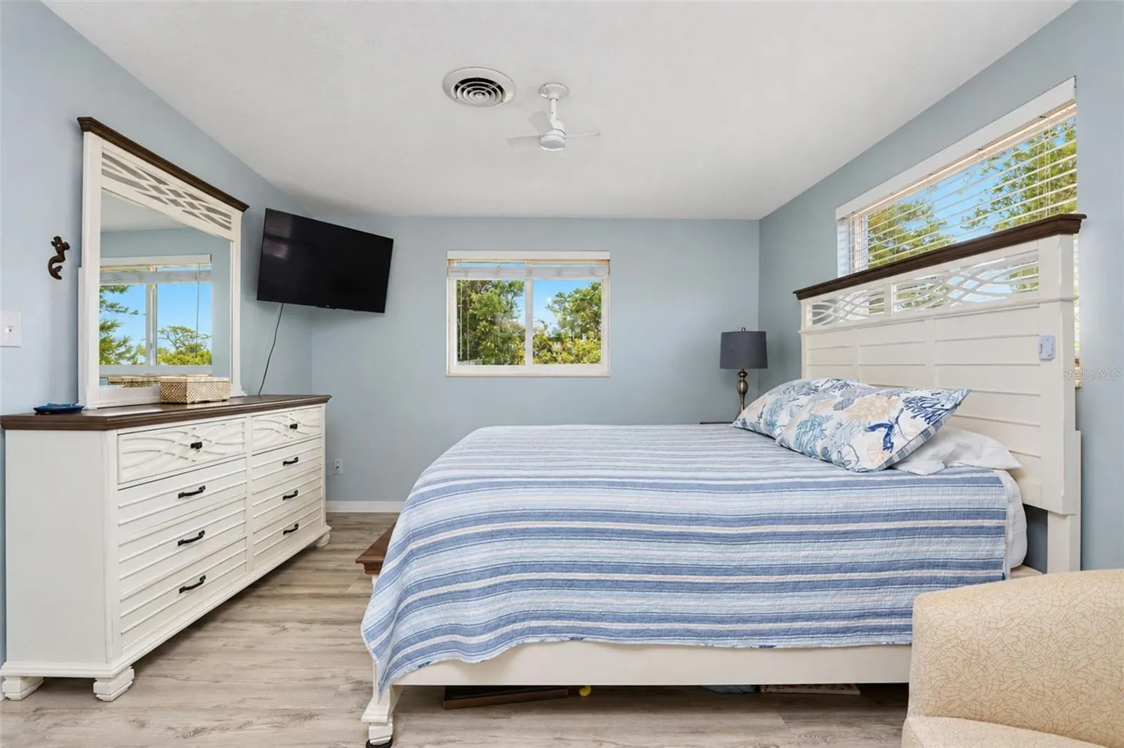 1545 BARBARA PL
