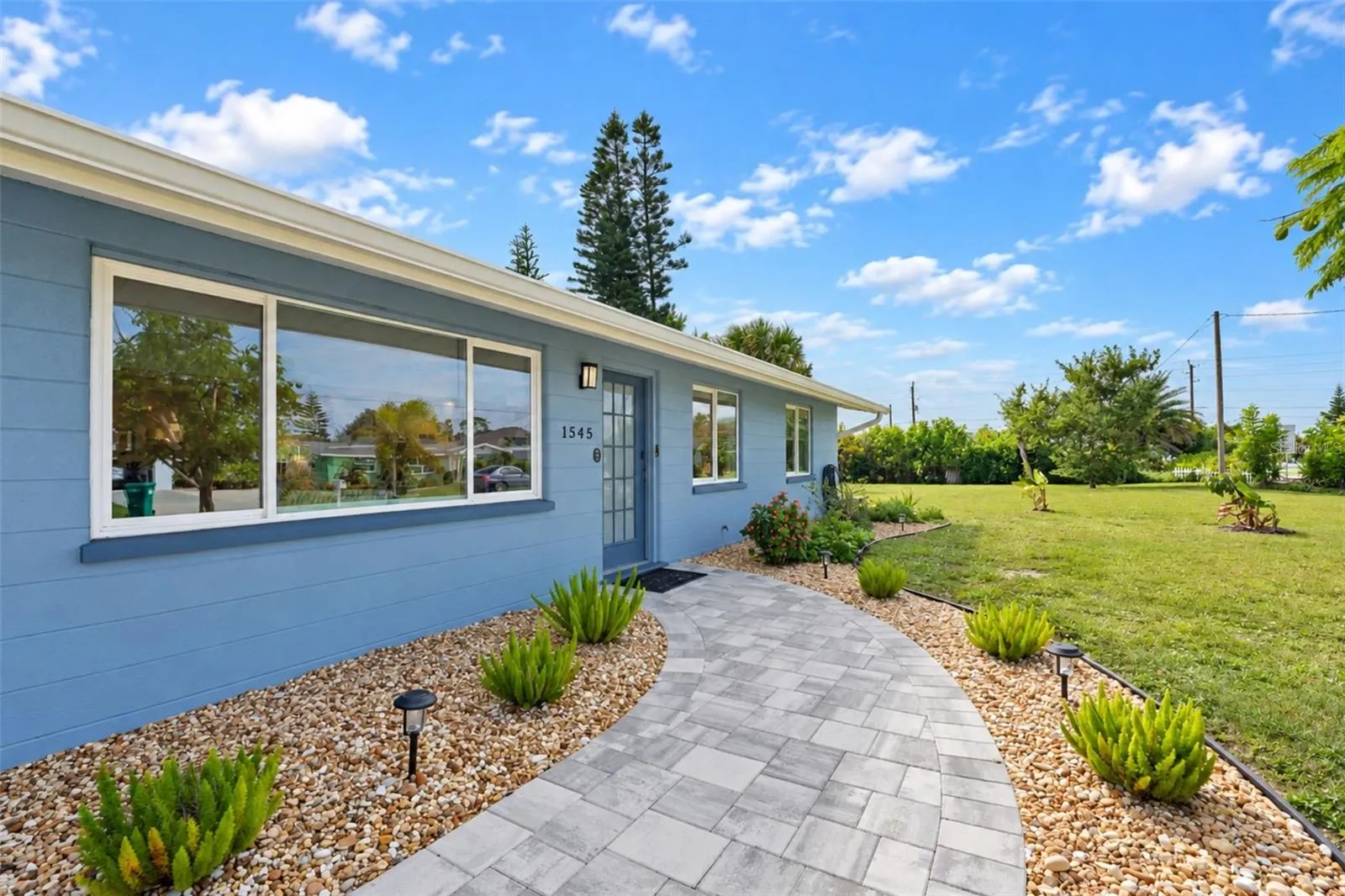 1545 BARBARA PL