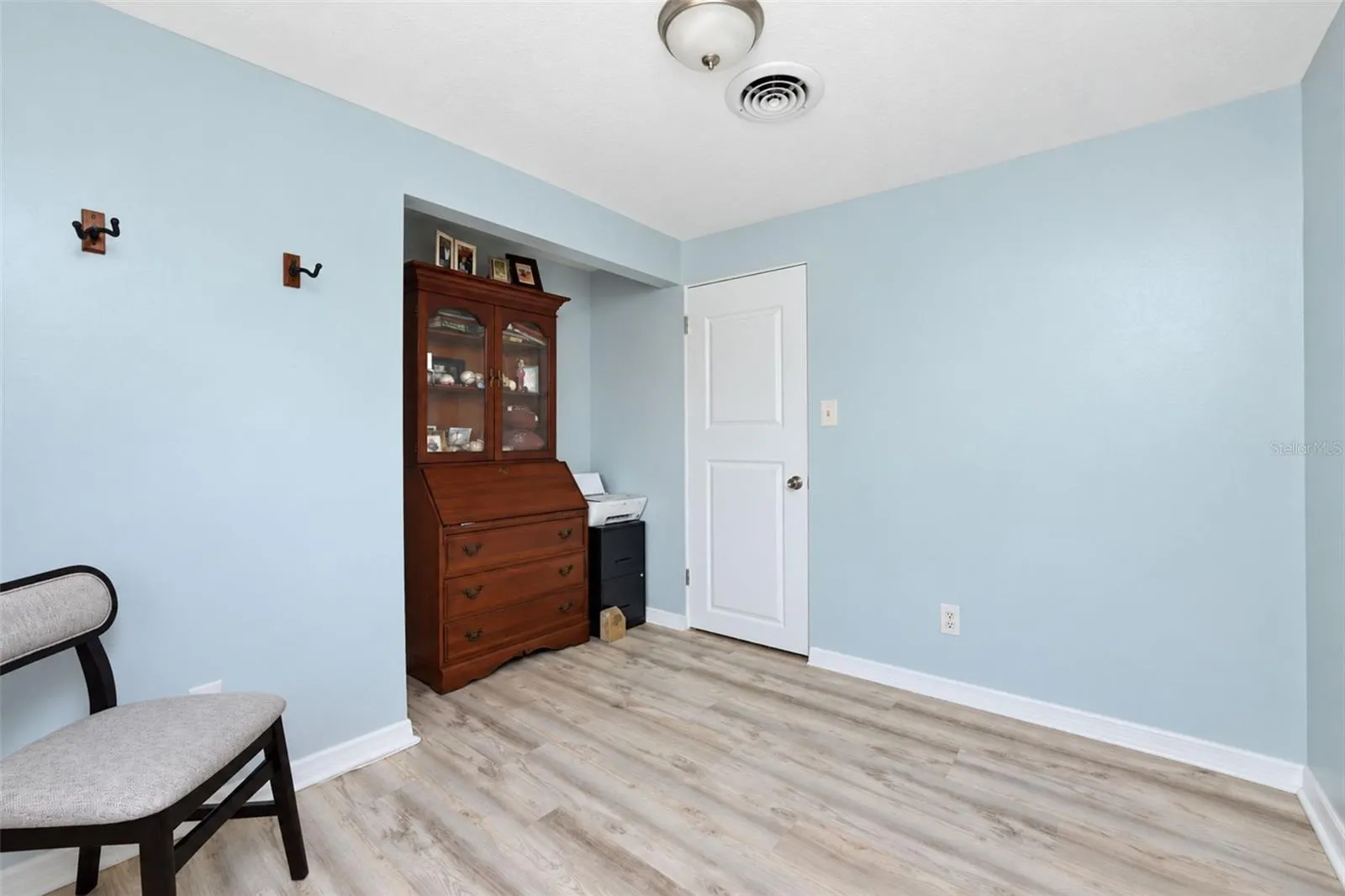 1545 BARBARA PL