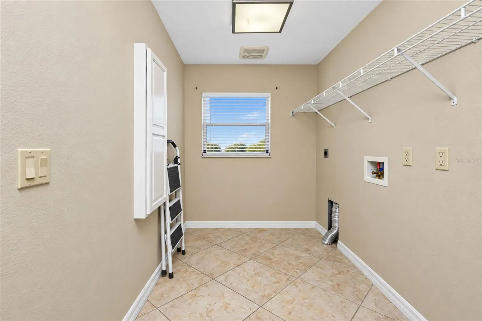 1881 NEPTUNE DR