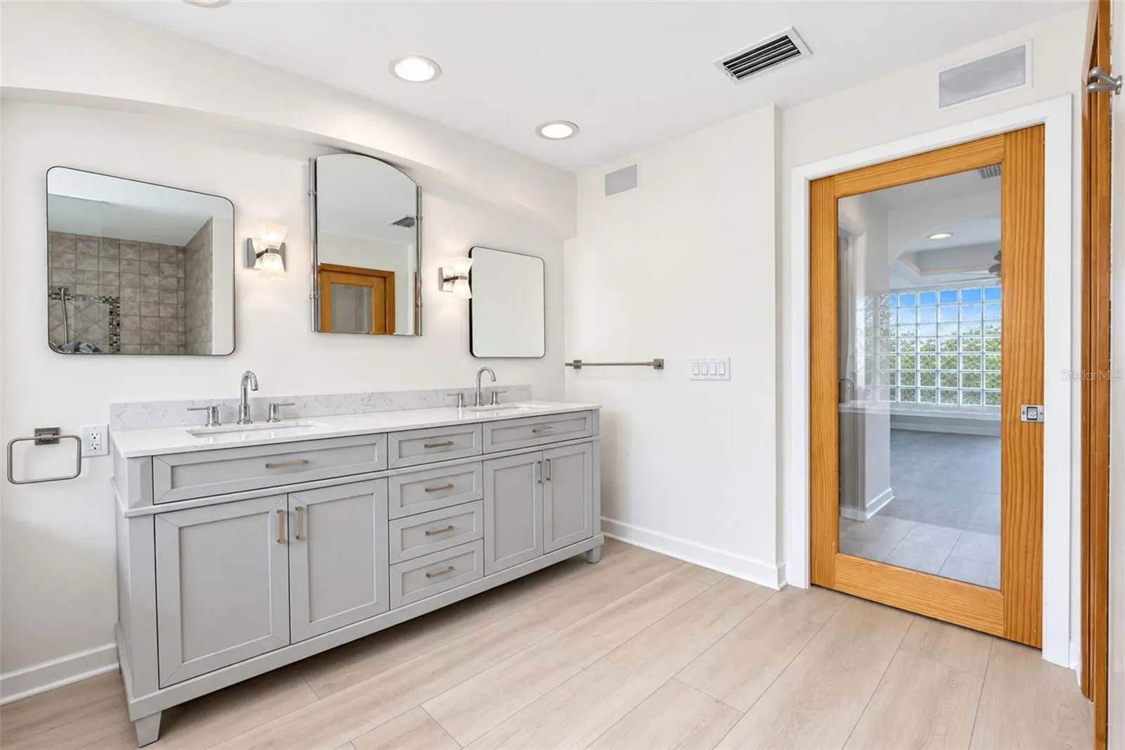 1881 NEPTUNE DR