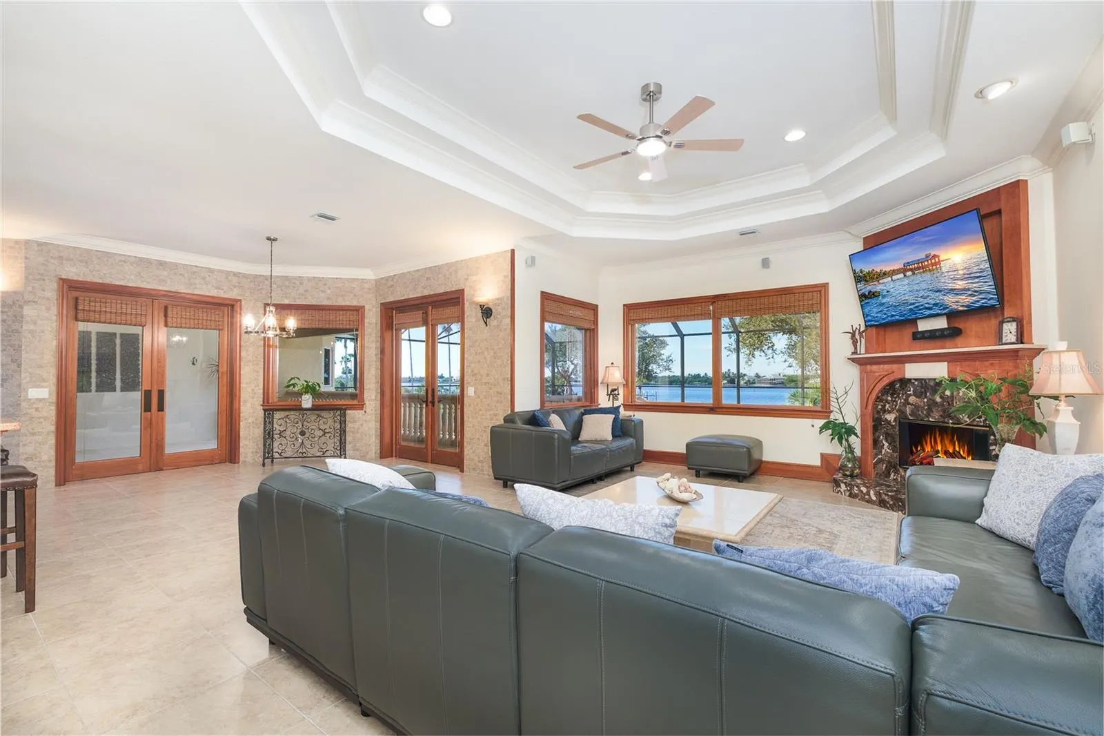 1930 BAYSHORE DR