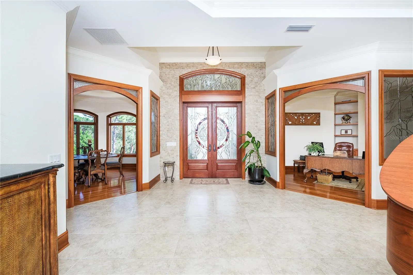 1930 BAYSHORE DR