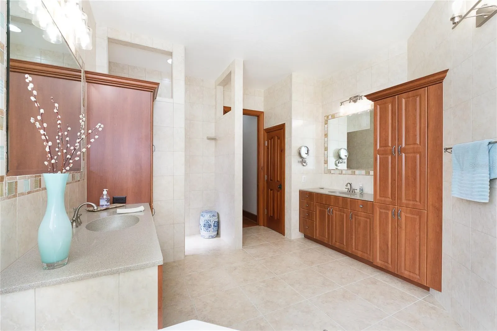 1930 BAYSHORE DR