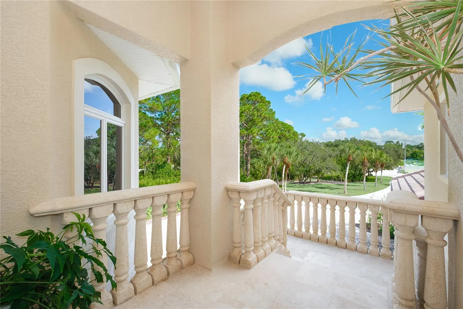 1930 BAYSHORE DR