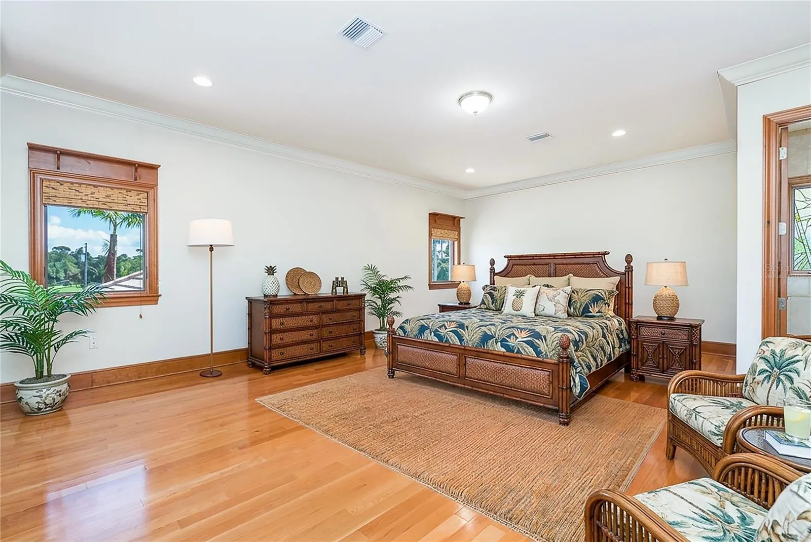 1930 BAYSHORE DR