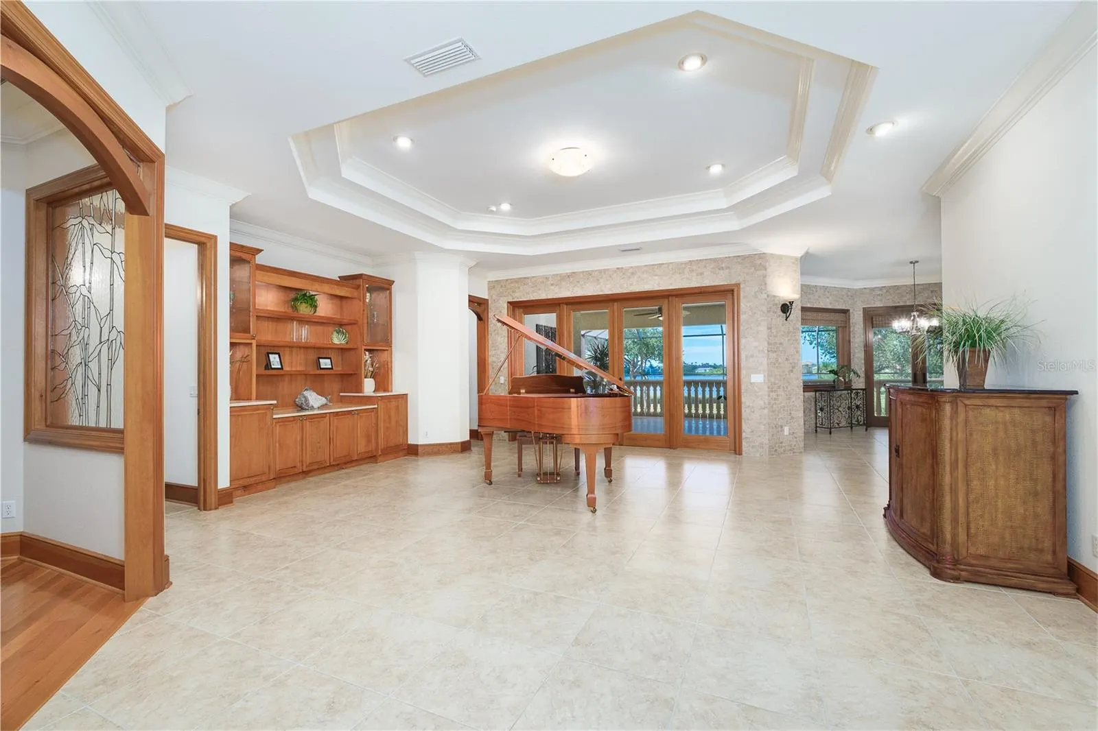 1930 BAYSHORE DR