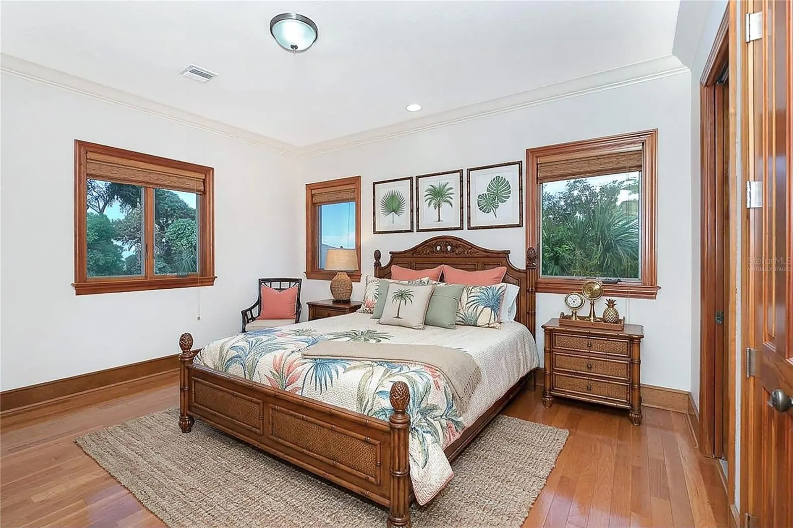 1930 BAYSHORE DR