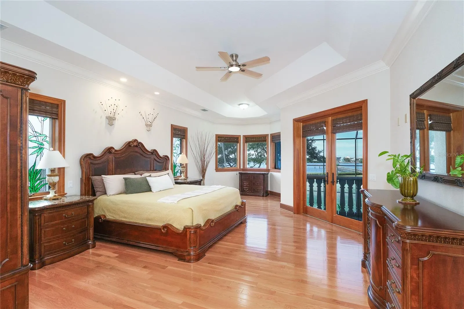1930 BAYSHORE DR