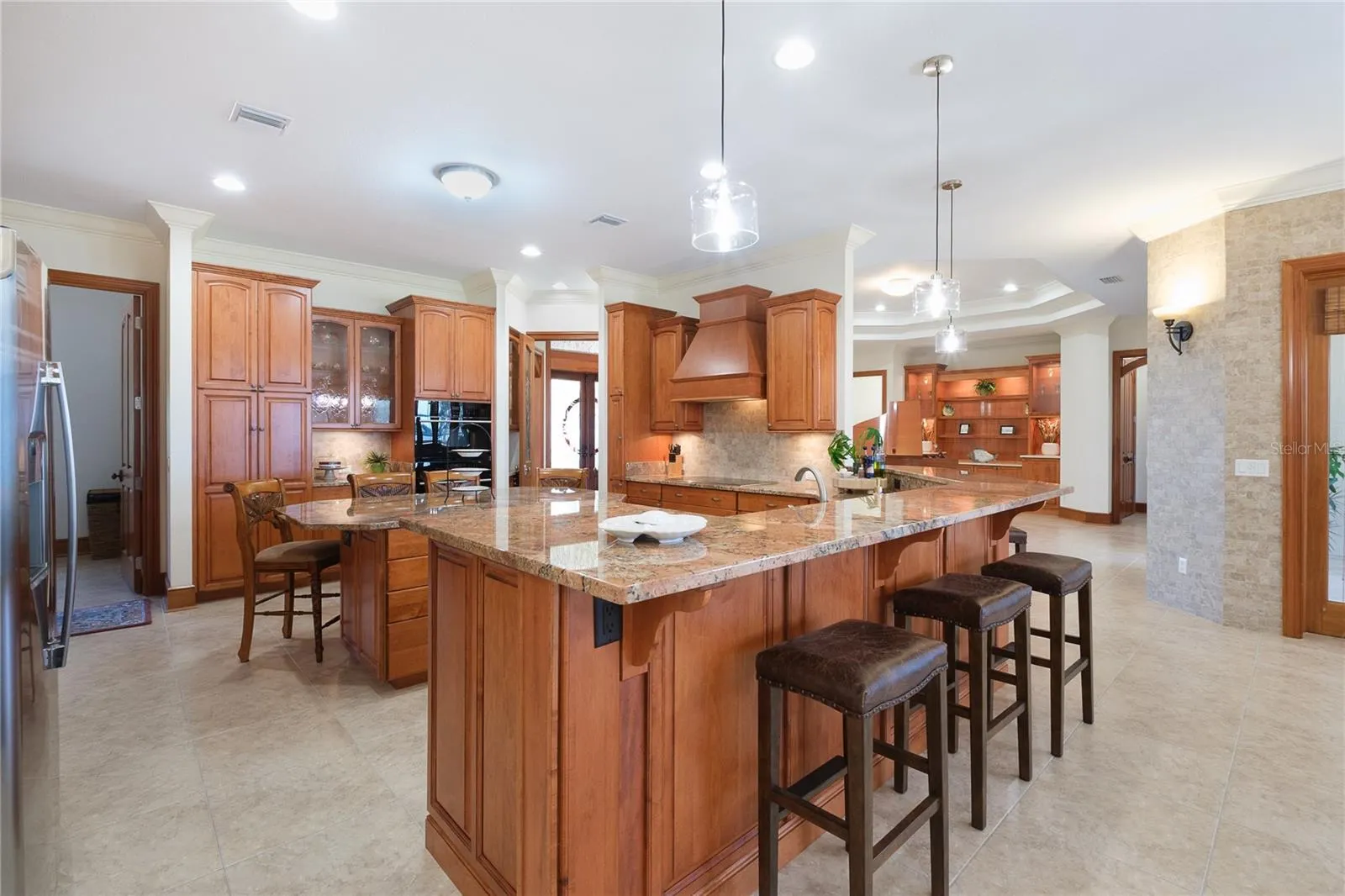 1930 BAYSHORE DR