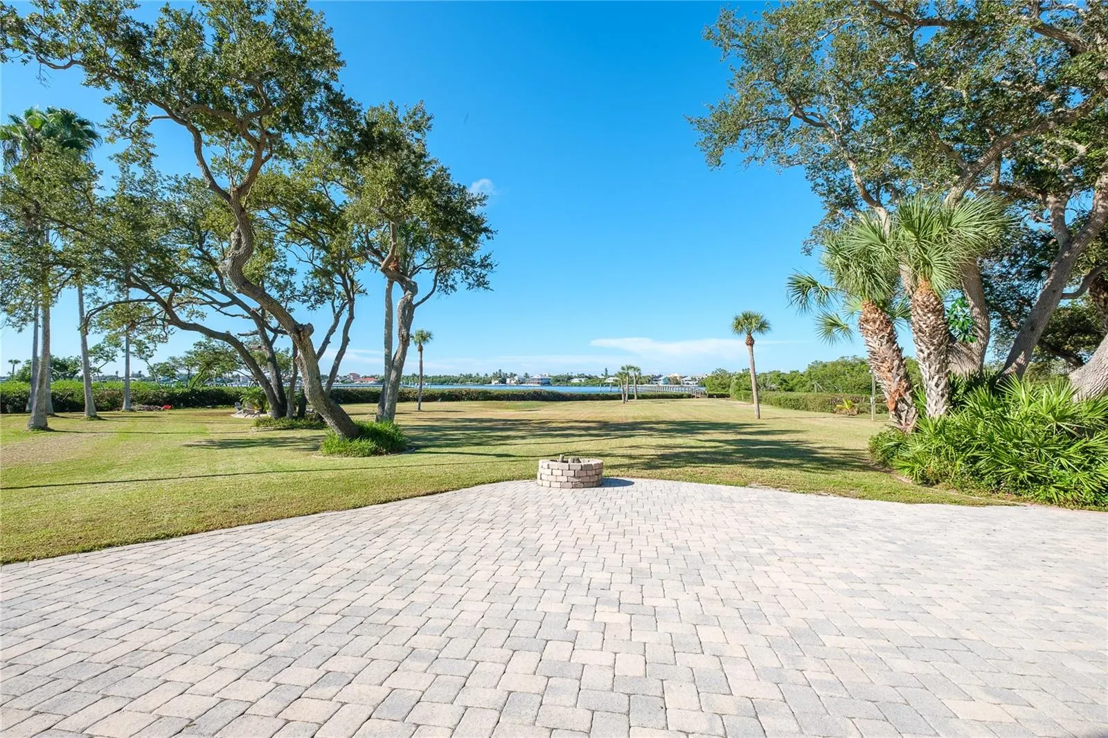 1930 BAYSHORE DR