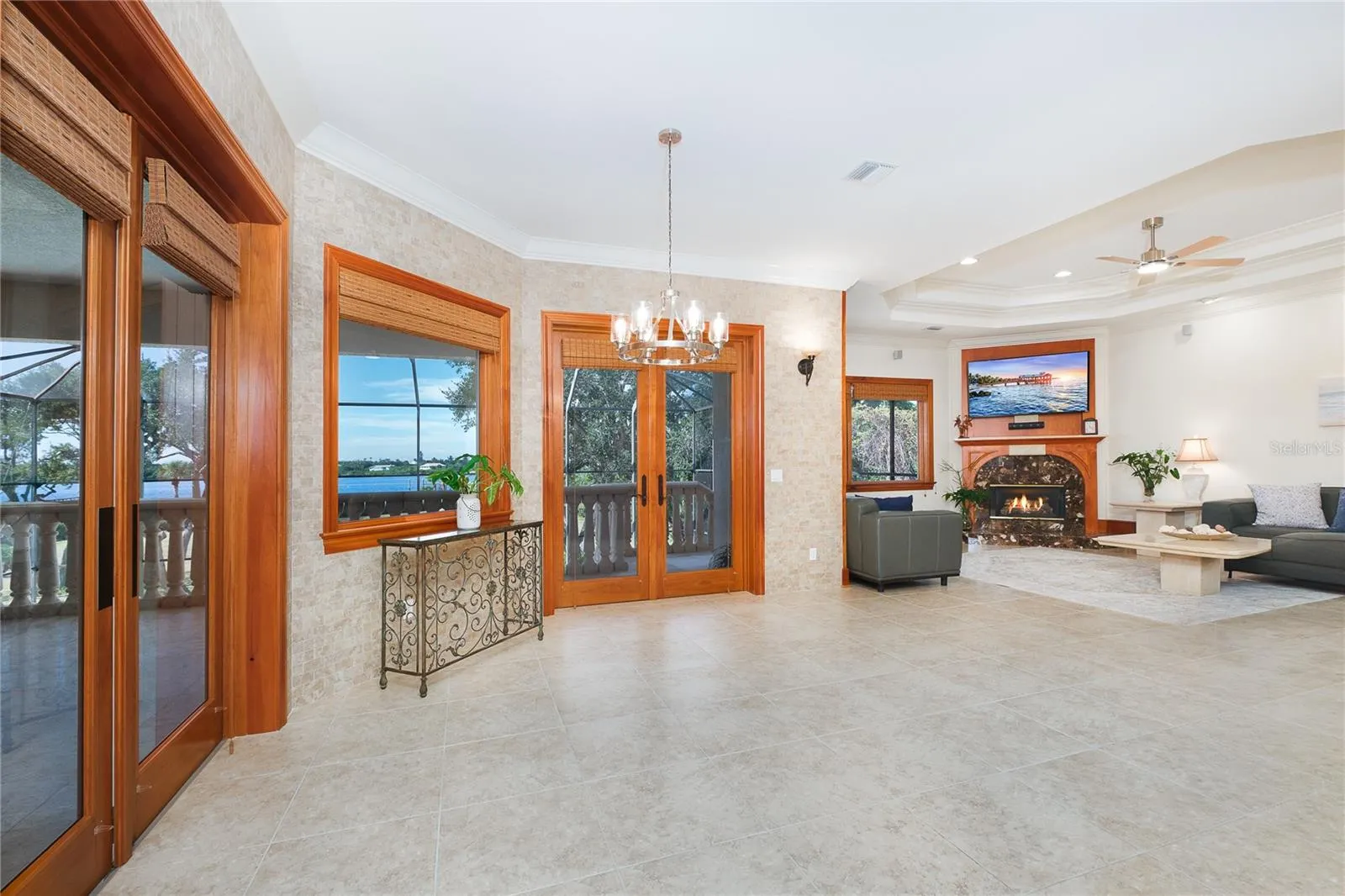 1930 BAYSHORE DR