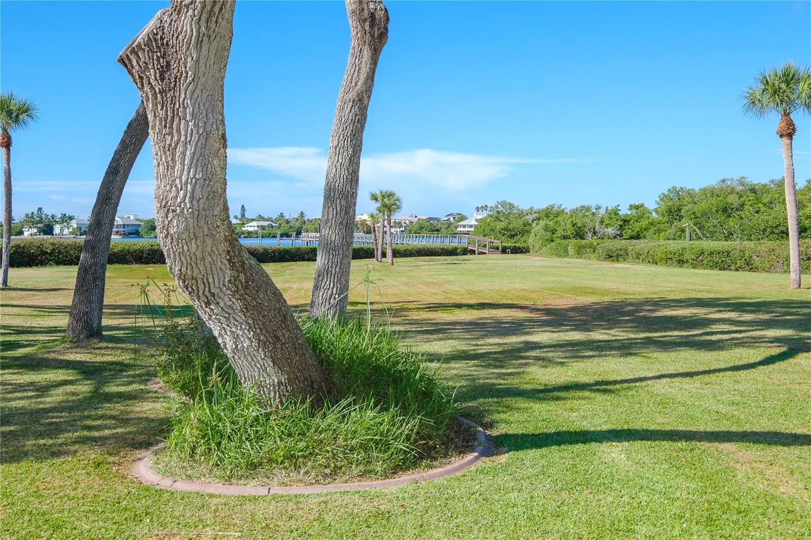 1930 BAYSHORE DR