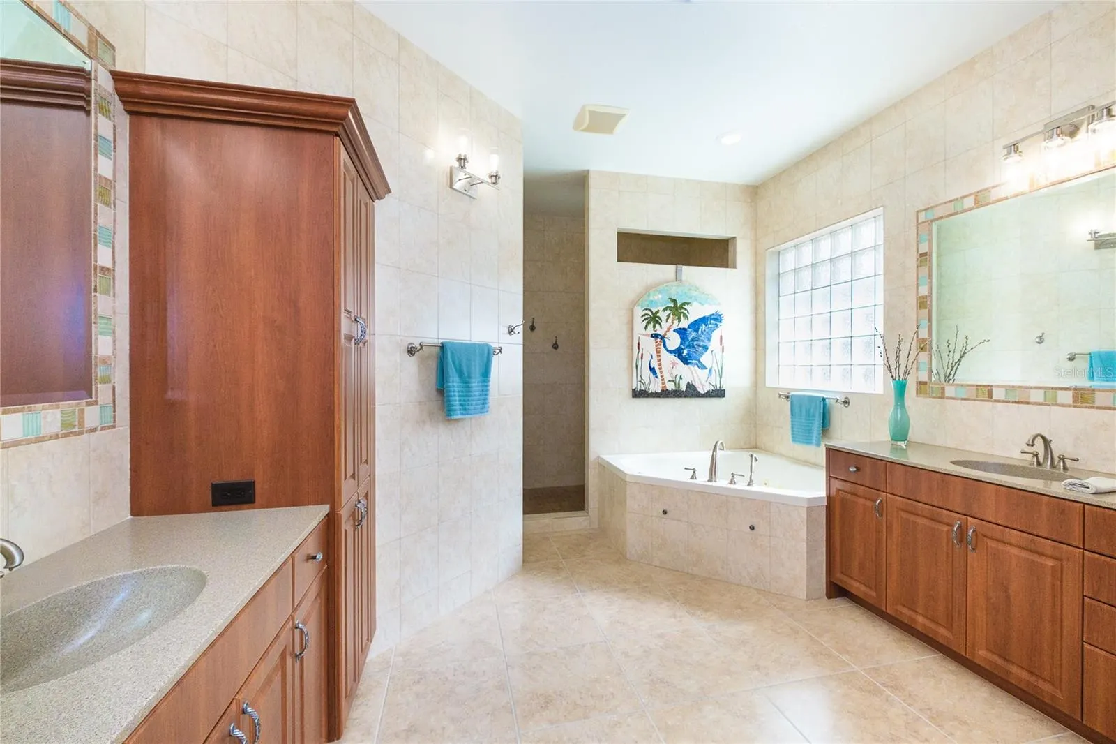 1930 BAYSHORE DR