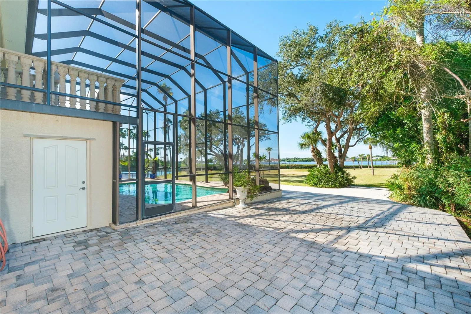 1930 BAYSHORE DR