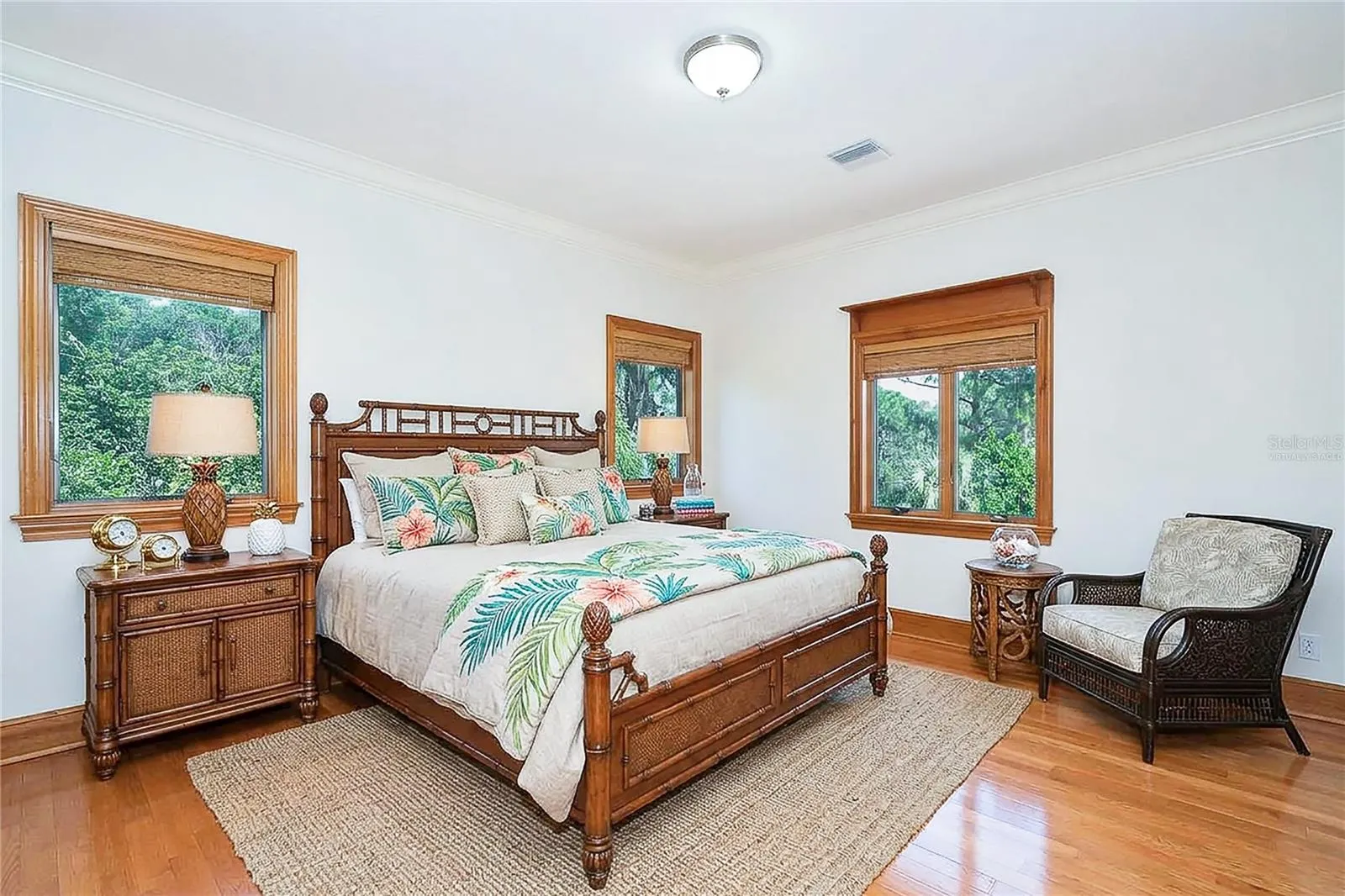 1930 BAYSHORE DR