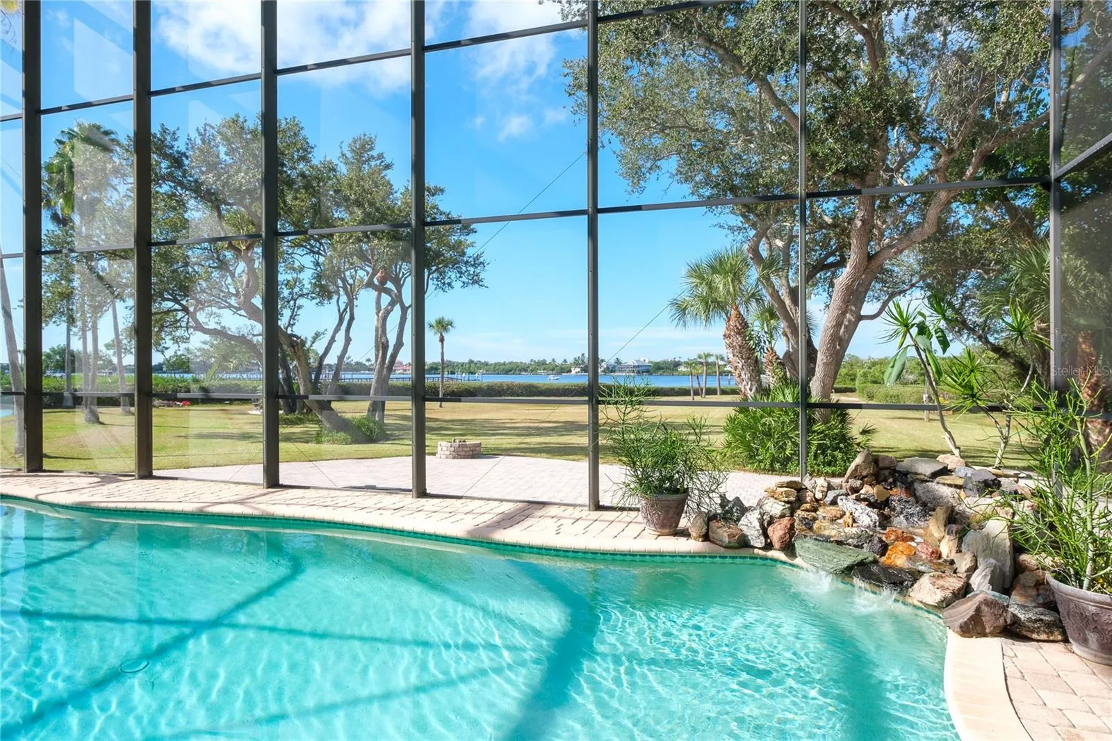 1930 BAYSHORE DR