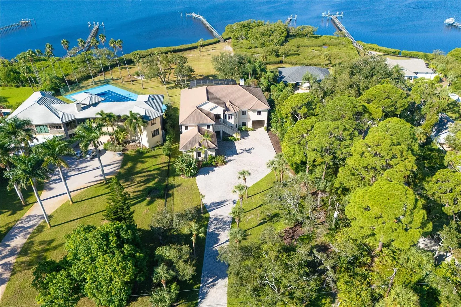 1930 BAYSHORE DR