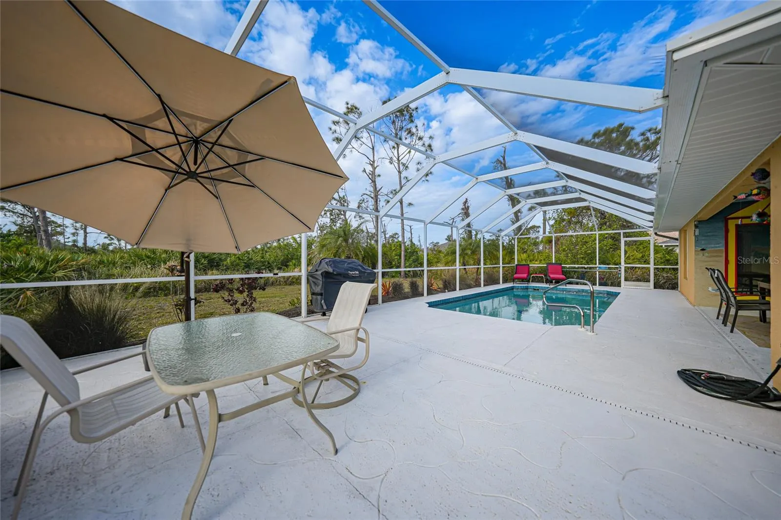 215 AUSTRALIAN DR