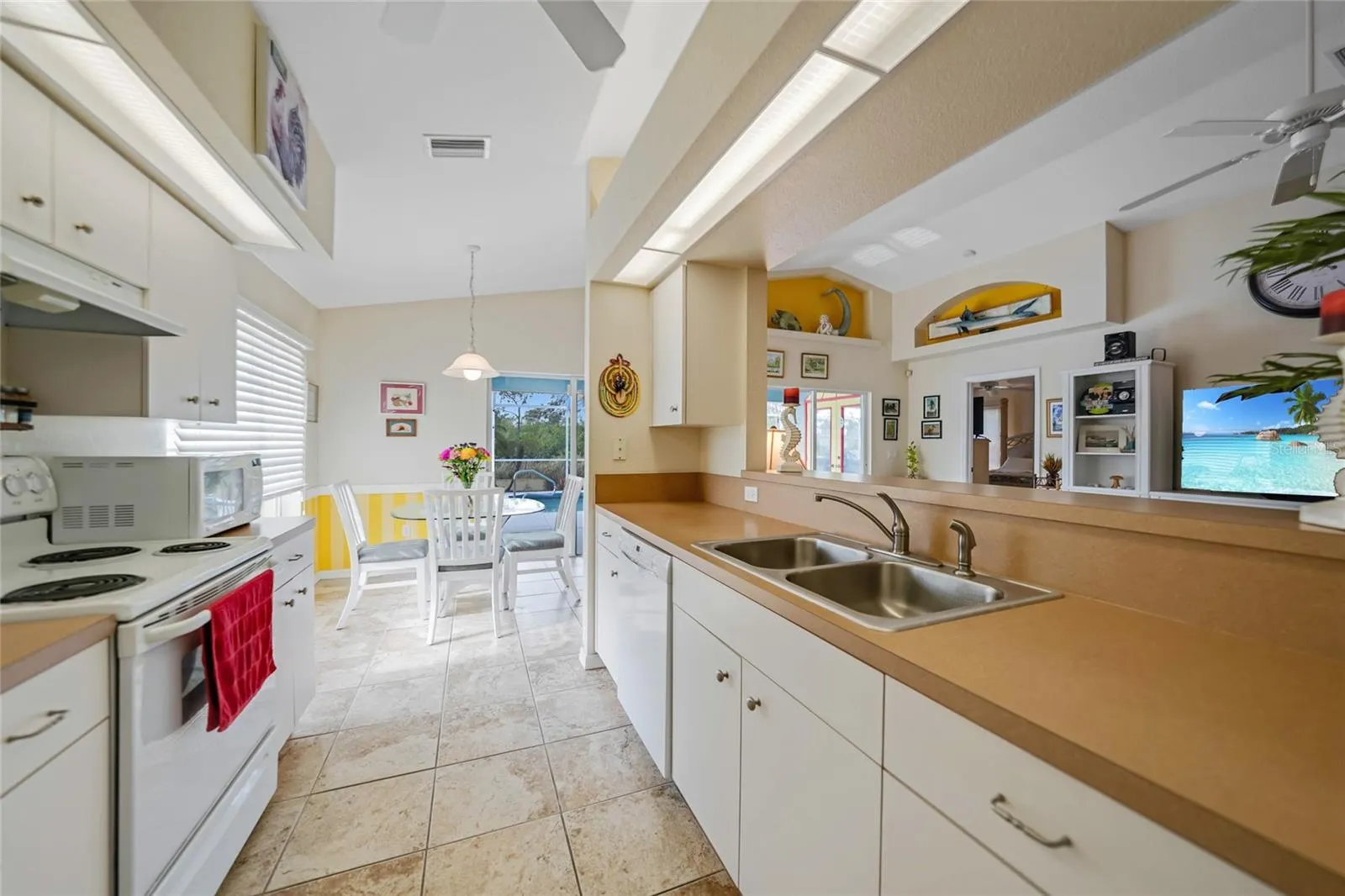 215 AUSTRALIAN DR