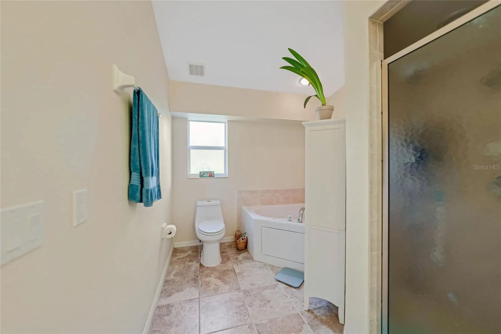 215 AUSTRALIAN DR