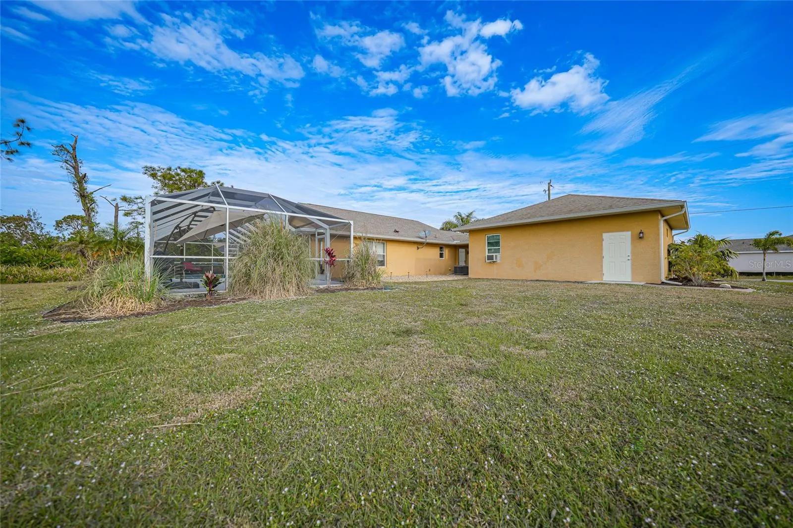 215 AUSTRALIAN DR