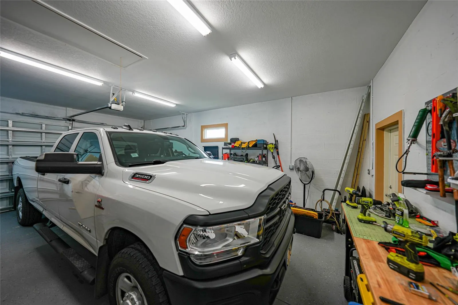 215 AUSTRALIAN DR