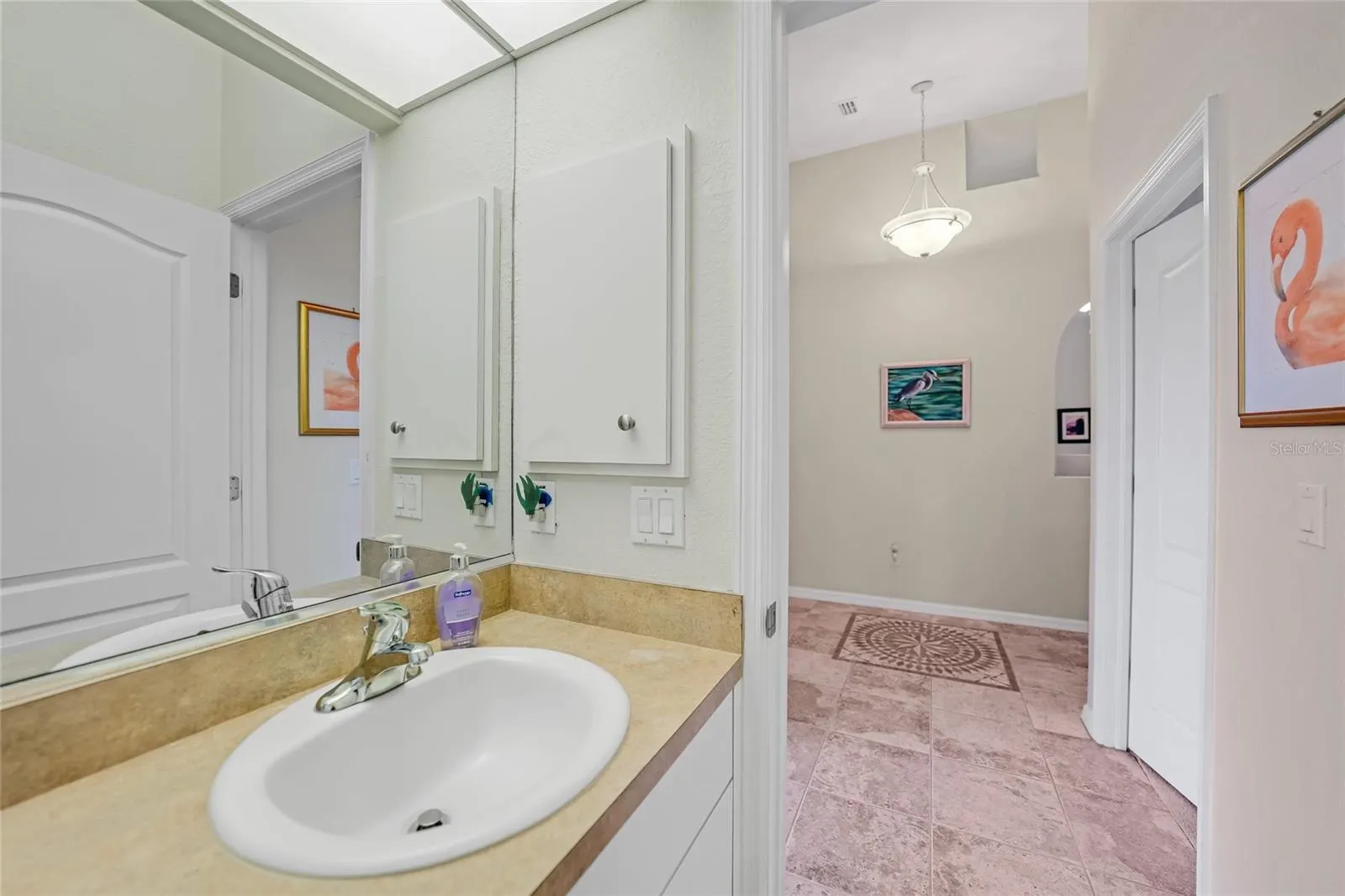 215 AUSTRALIAN DR