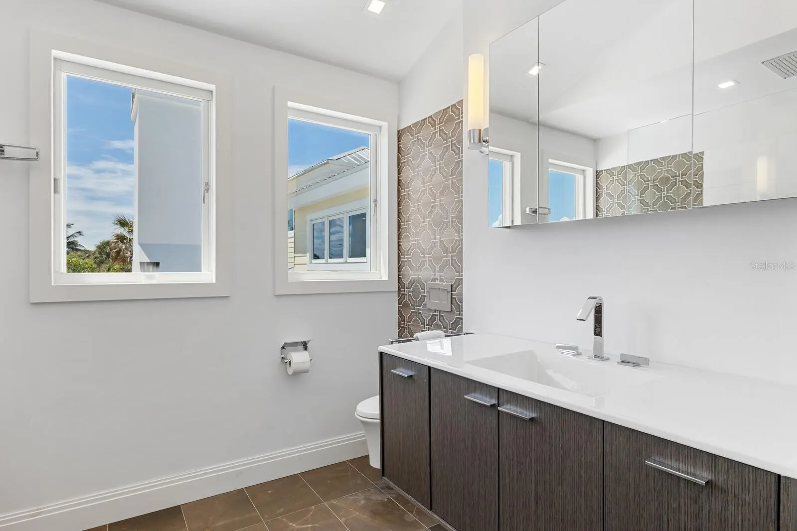 2021 20TH ST W