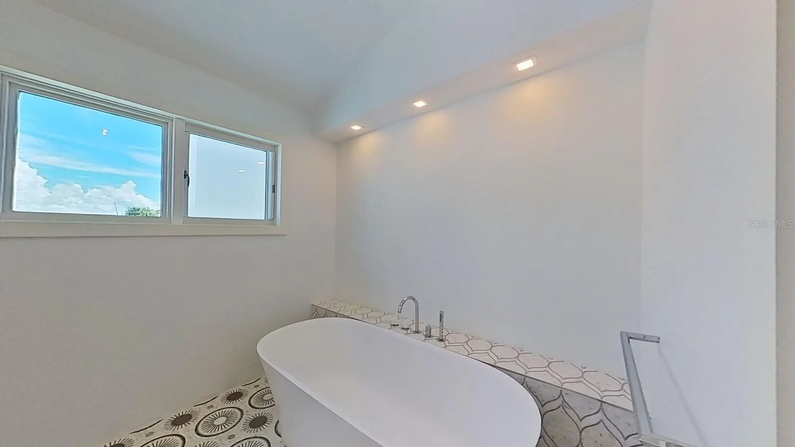 2021 20TH ST W