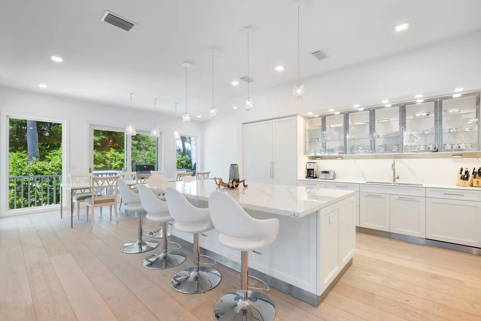 2021 20TH ST W