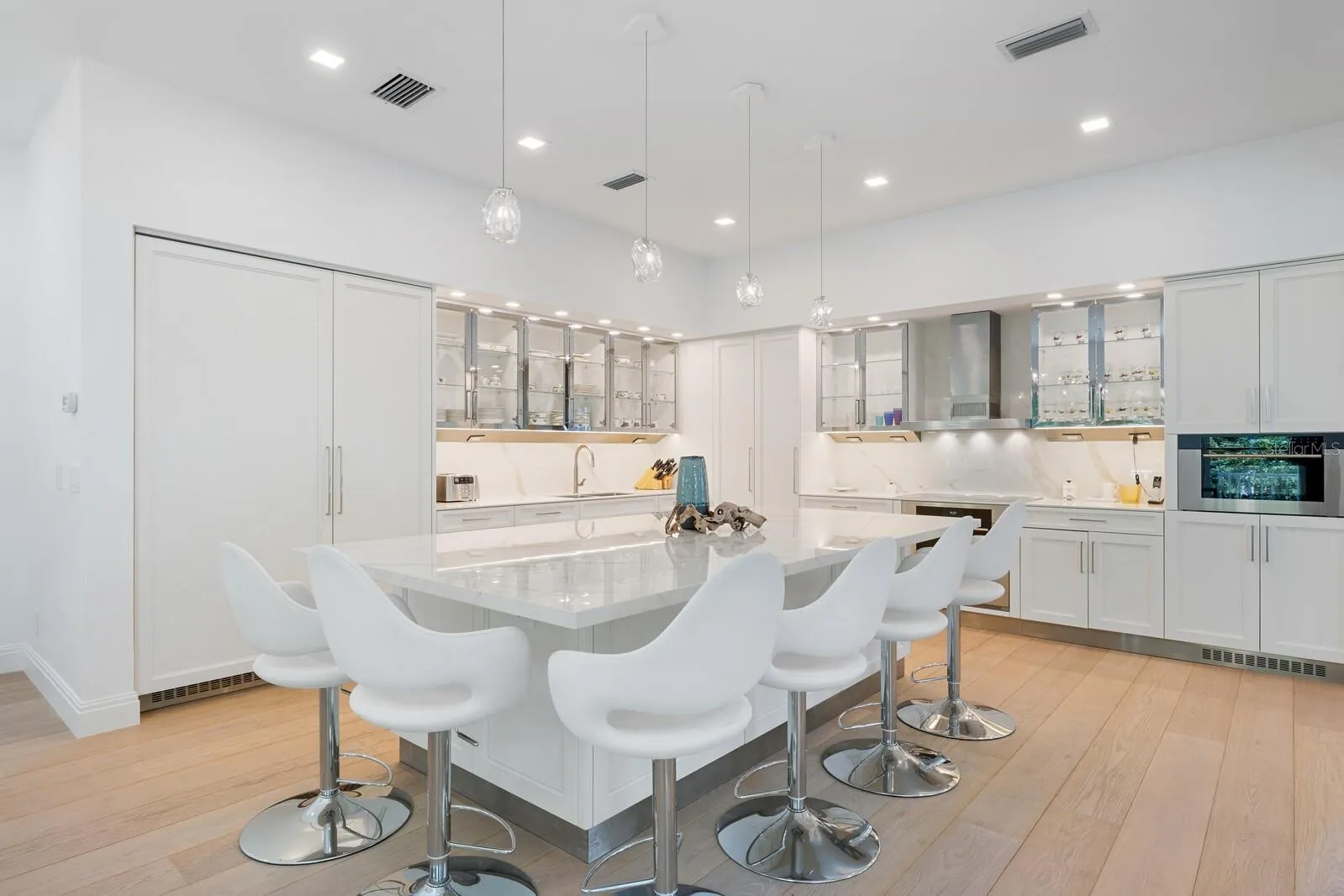2021 20TH ST W