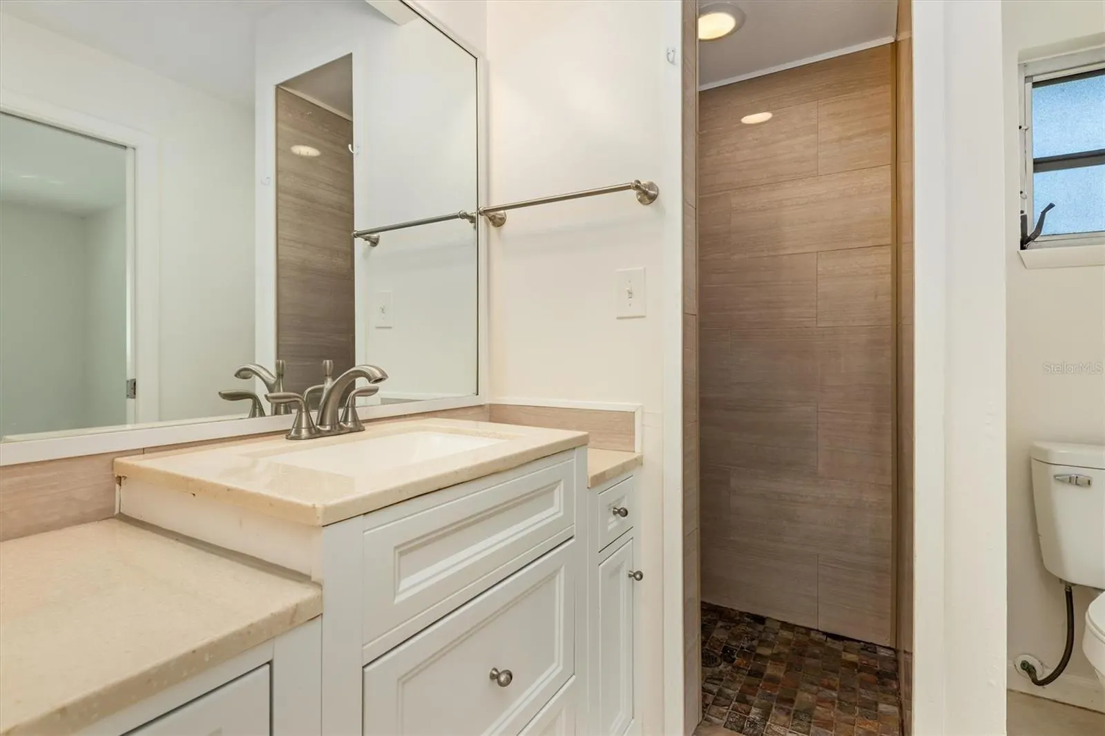 525 SE 35TH ST