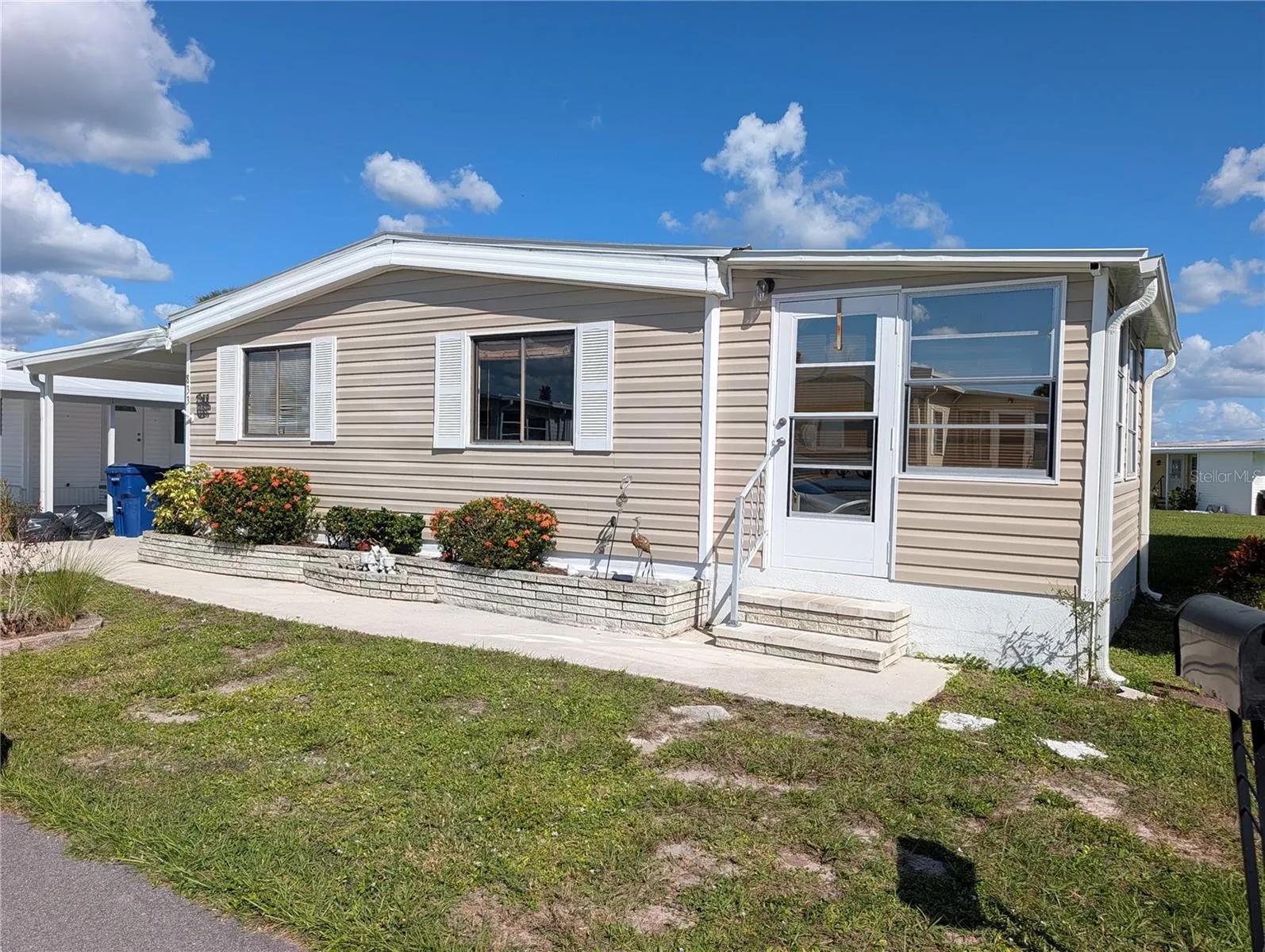 833 CERVINA DR S