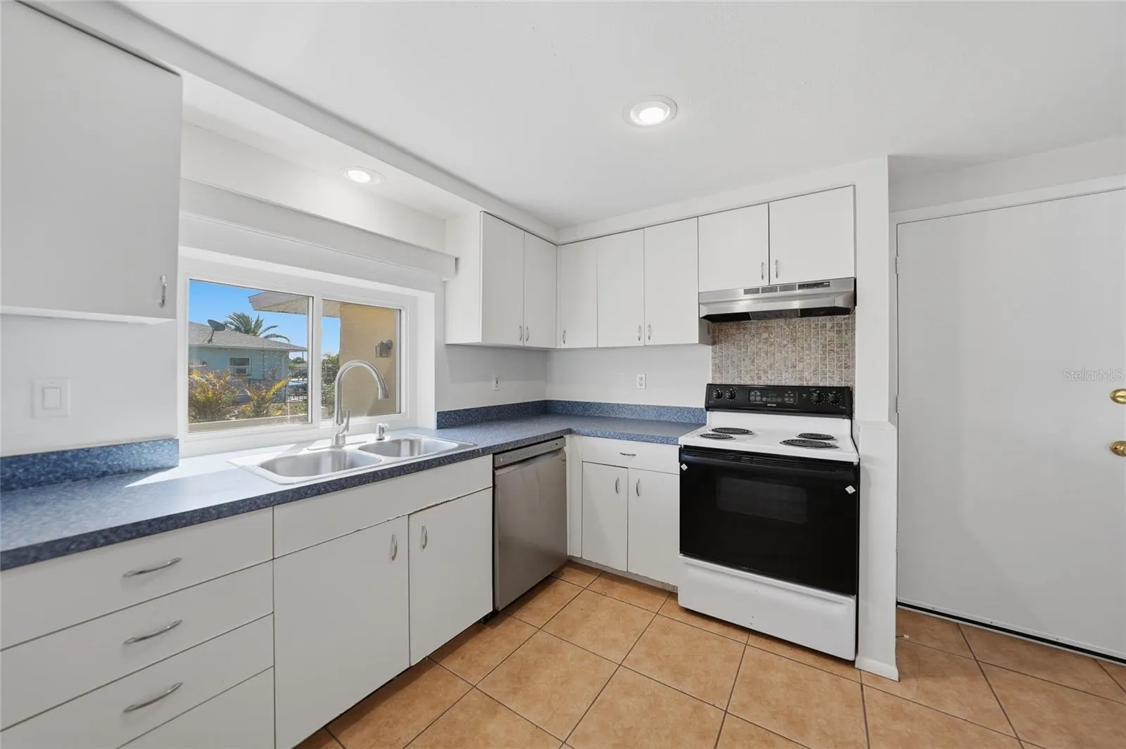 60 ROTONDA CIR