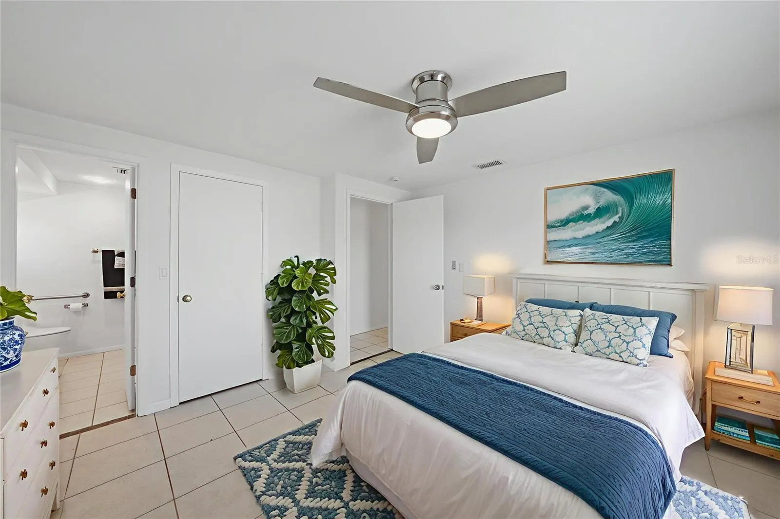 60 ROTONDA CIR